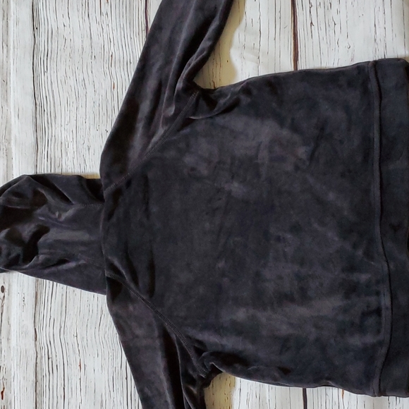 GIRLS BLACK VELVET HOODED SWEATER 👧 - Picture 5 of 6
